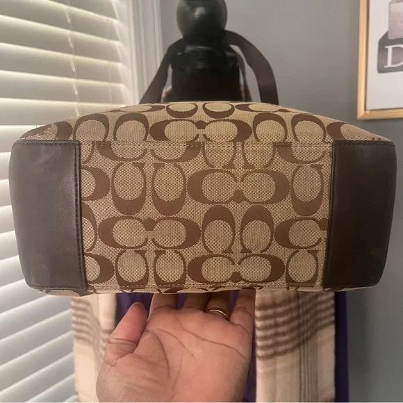 COACH, Signature C Brown and Tan shoulder/tote bag - Picture 13 of 17